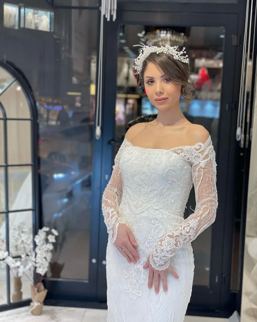 Trendy Floor Length Long Sleeves Mermaid Lace Wedding Dress