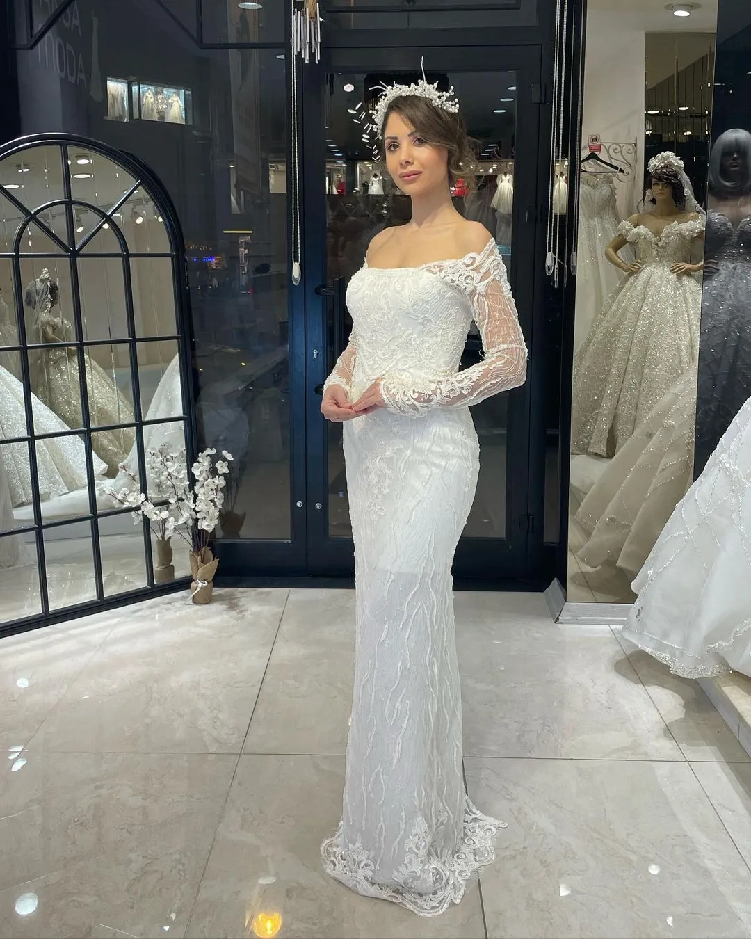 Trendy Floor Length Long Sleeves Mermaid Lace Wedding Dress